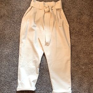 White denim pants